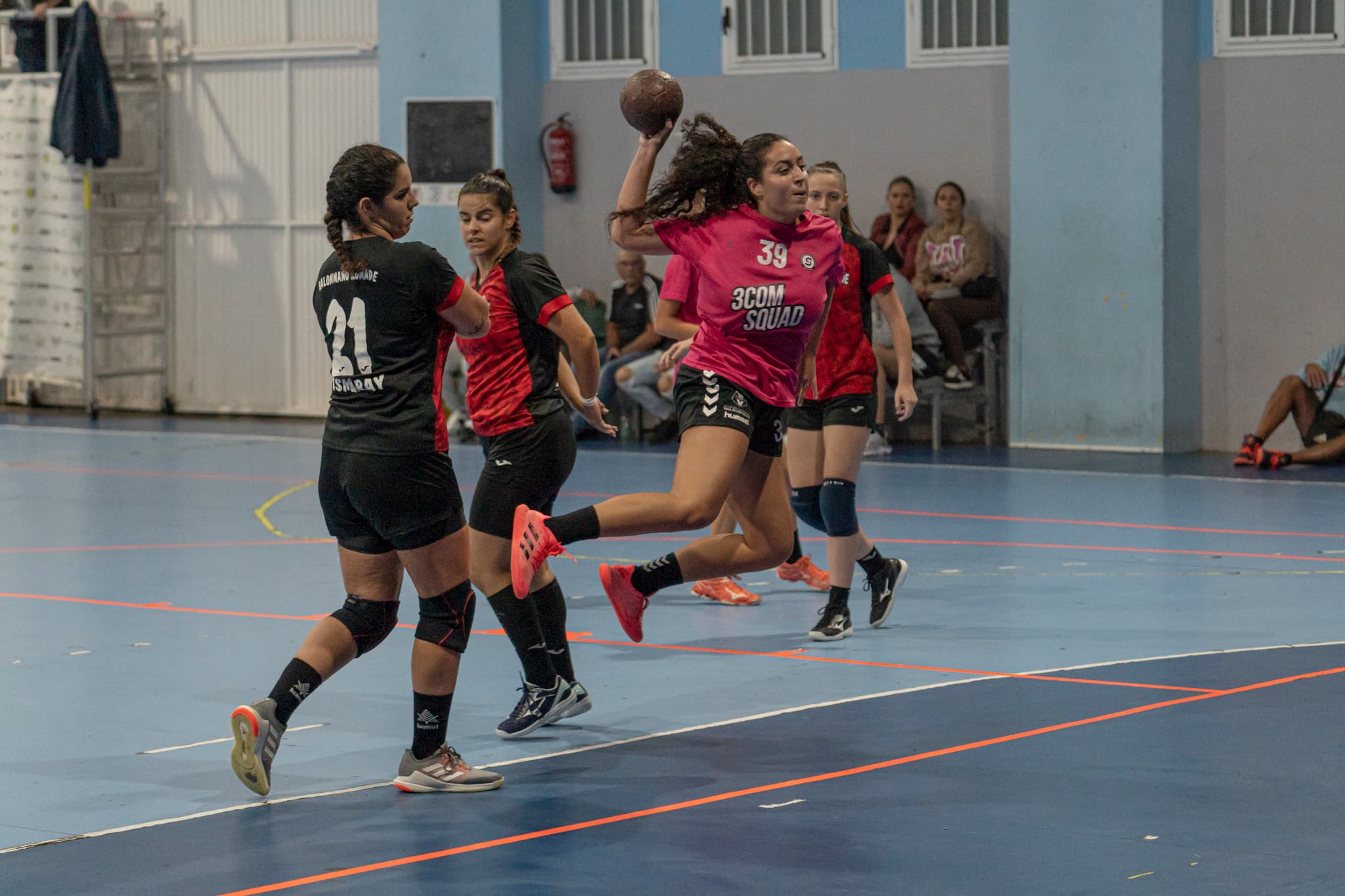 Multicentro Comercial El Trompo Perdoma vs 3COM Squad Valsequillo: Duelo de invictos
