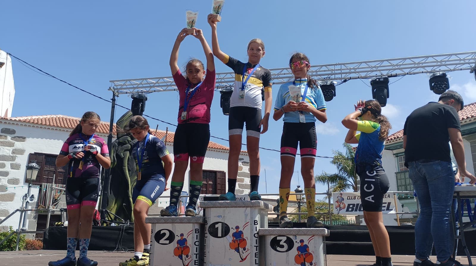 El 3COM Squad destaca con varios podios en la Carrera de Escuelas San Juan