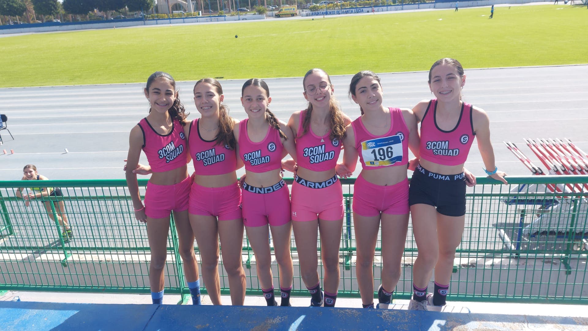 Seis chicas del Equipo de atletismo de 3comsquad en Gran Canaria