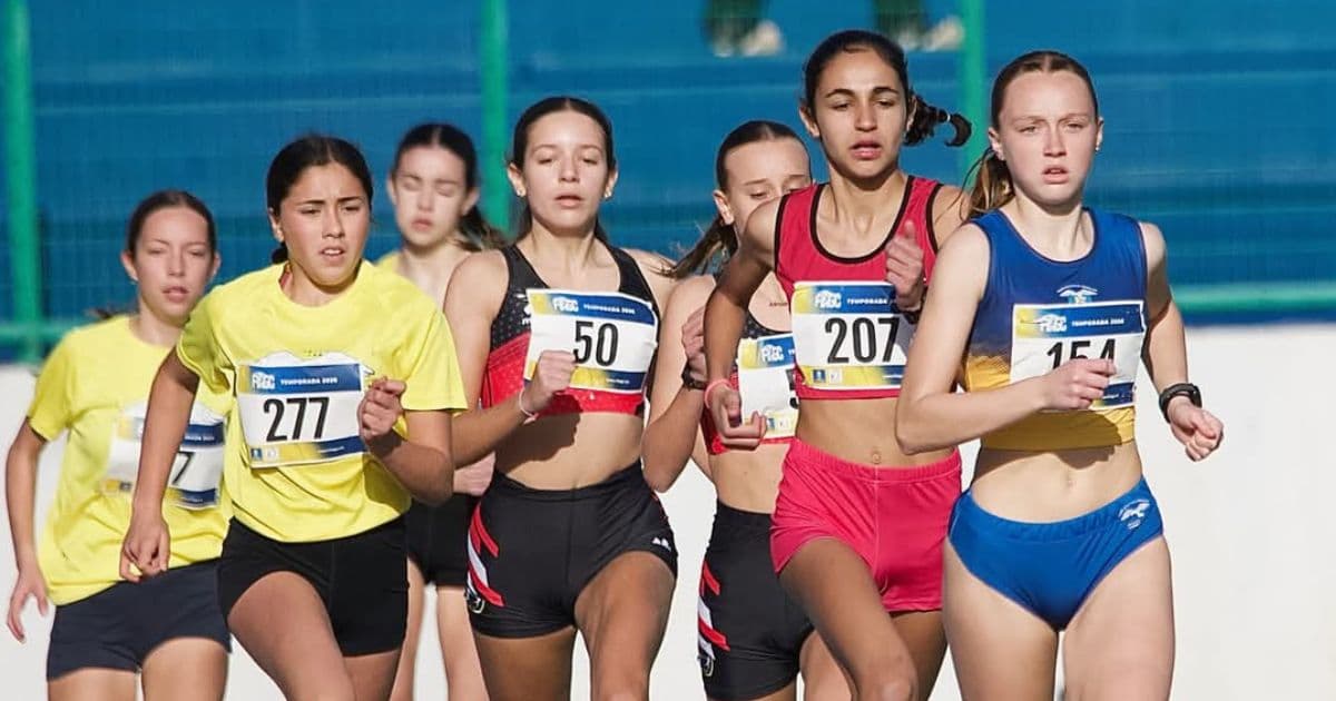 grupo de chicas corriendo en atletismo - 3com squad