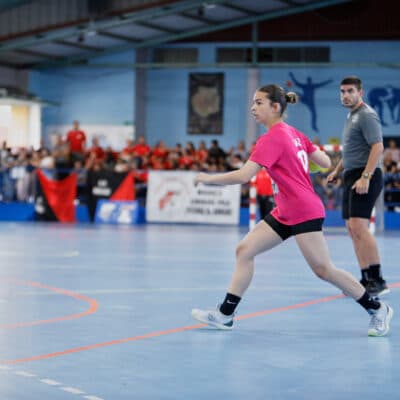 Equipo de balonmano en acción