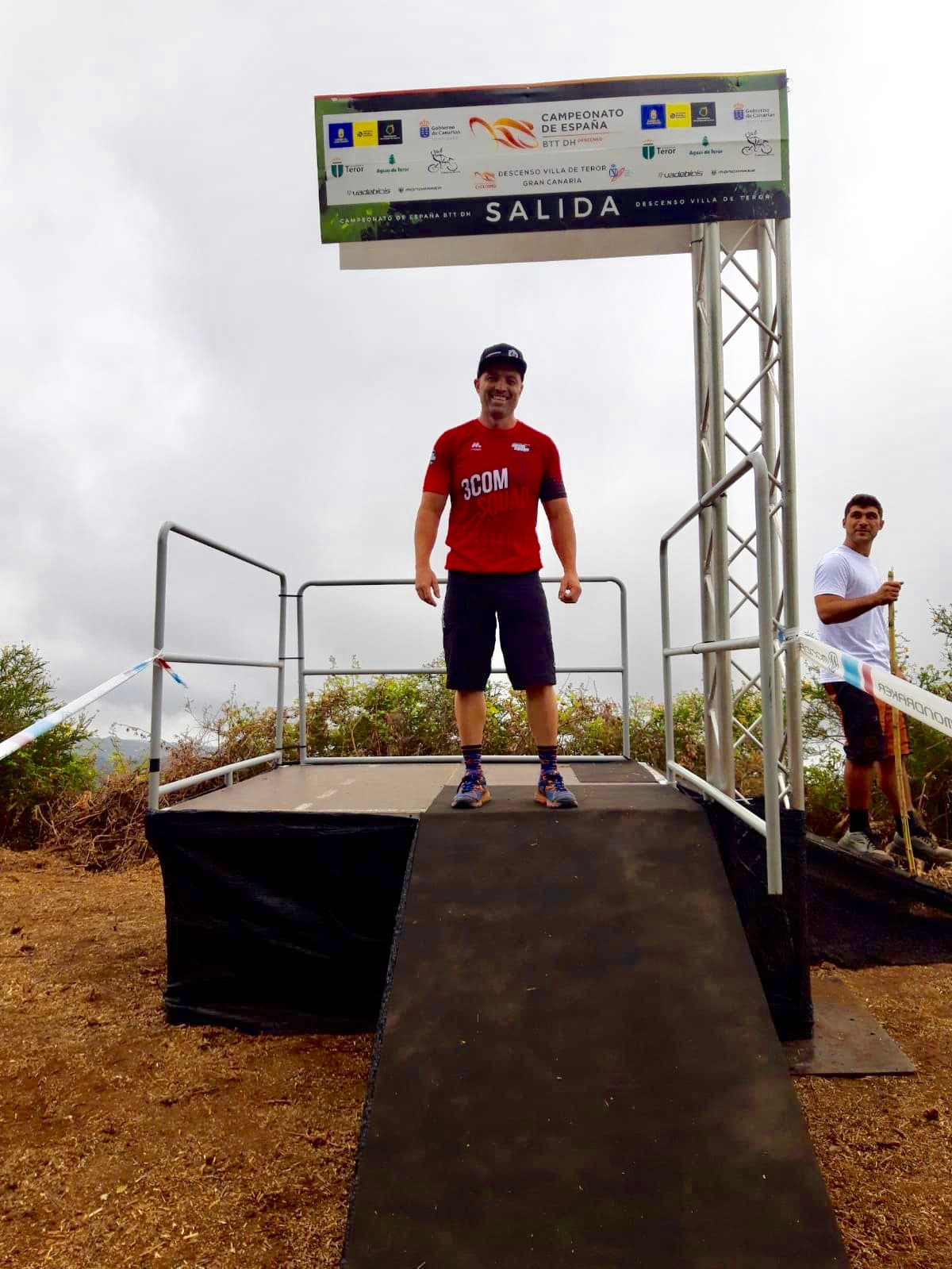 Javier Peña sufre una caída en el Campeonato de España de Descenso BTT